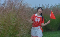 女子带婴儿到网吧打游戏